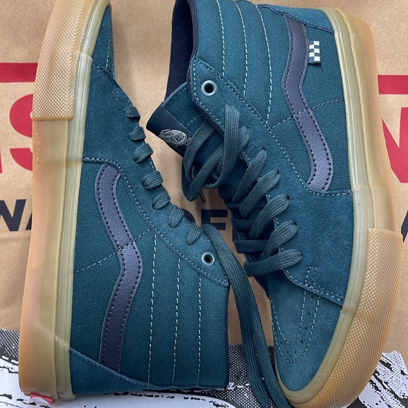 Vans Men’s Skate Sk8-Hi
Green/Gum
VN0A2Z3317P
Sneakers - Picture 11 of 16